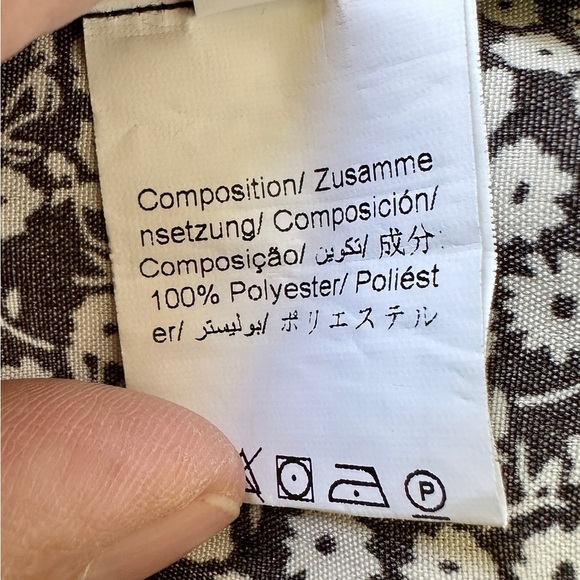 NO BRAND, NWOT, WOMENS BLACK & WHITE PRINT TOP. V-NECK, FLUTTER SLEEVES.SIZE XL - Picture 7 of 7